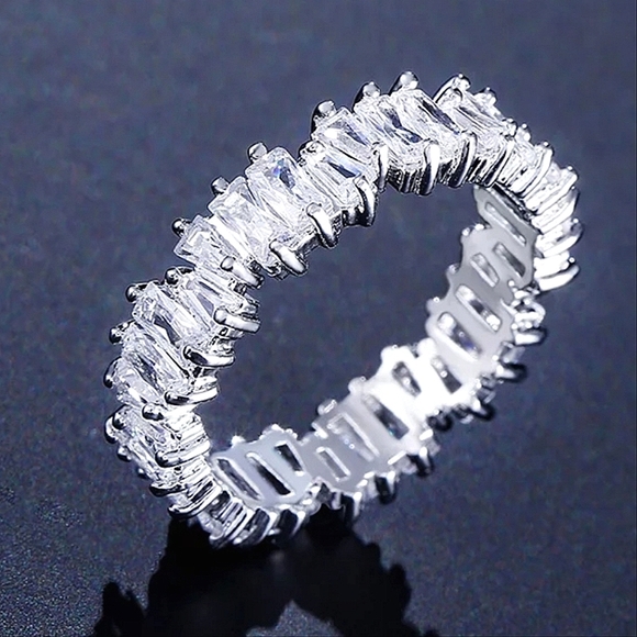 Fashion baguette CZ white/diamond 💎 color band size 7. - Picture 1 of 7